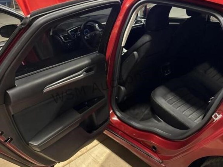 2016-ford-fusion-se-sdn-image-24