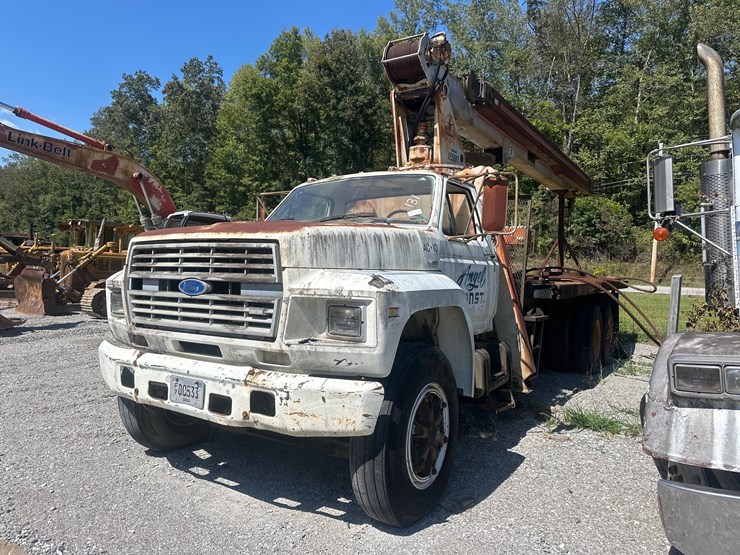 #131-•-1985-ford-ft800-truck-image-2