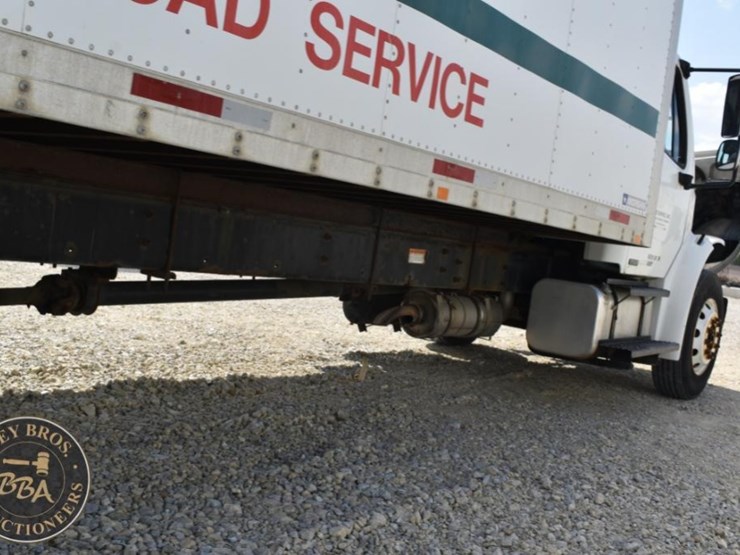 2009-freightliner-business-class-m2-106-image-32