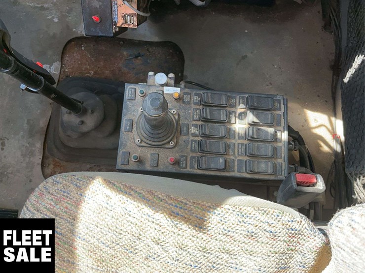 2006-sterling-lt8500-image-16