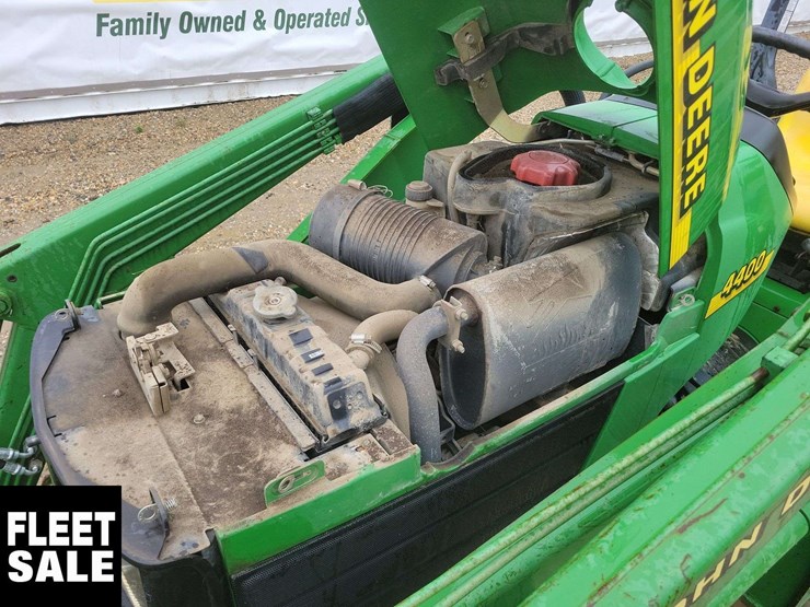 2000-john-deere-4400-image-19