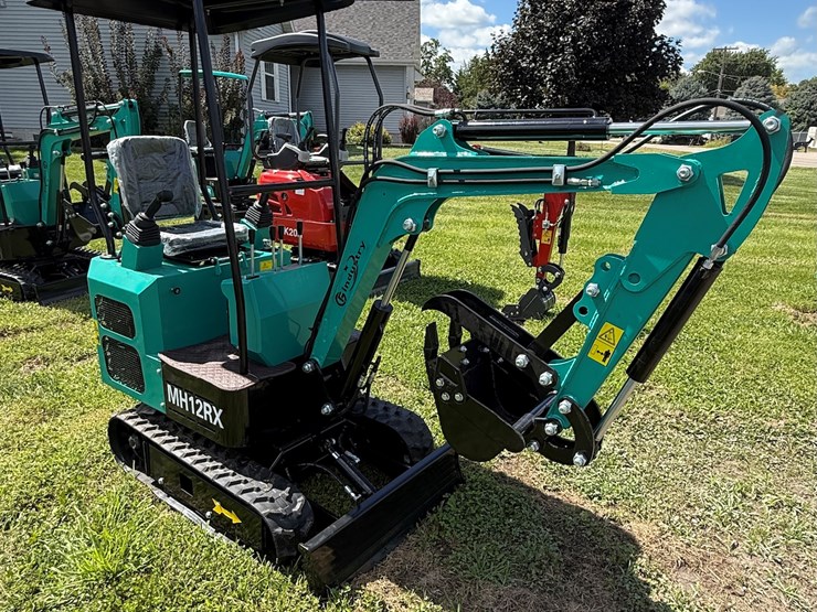 #610-•-2025-cfg-industrial-mh12rx-hydraulic-track-type-mini-excavator-image-1