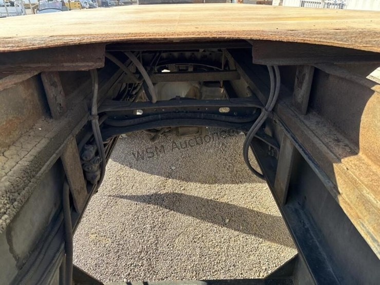 2005-freightliner-m2-f/b-image-11