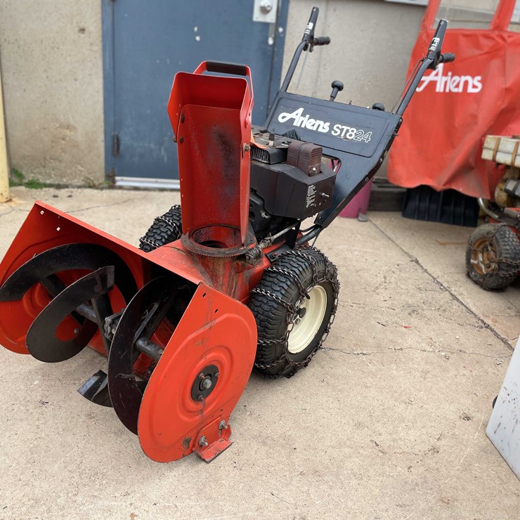 #3102 • Ariens Snowblower (O3)