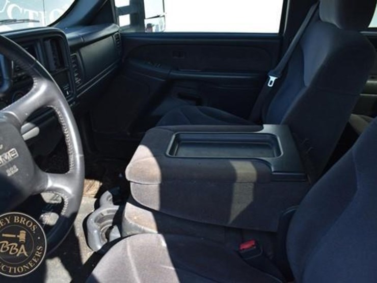 2002-gmc-sierra-2500hd-image-32
