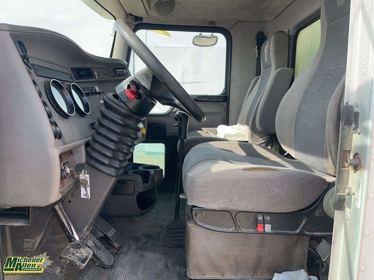 2005-kenworth-t300-image-7