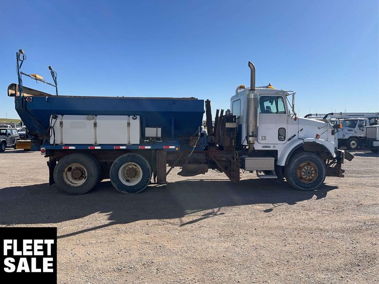 2001-freightliner-fld112-image-5