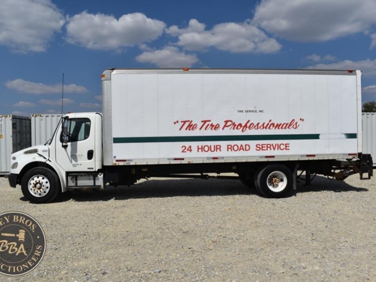 2009-freightliner-business-class-m2-106-image-2