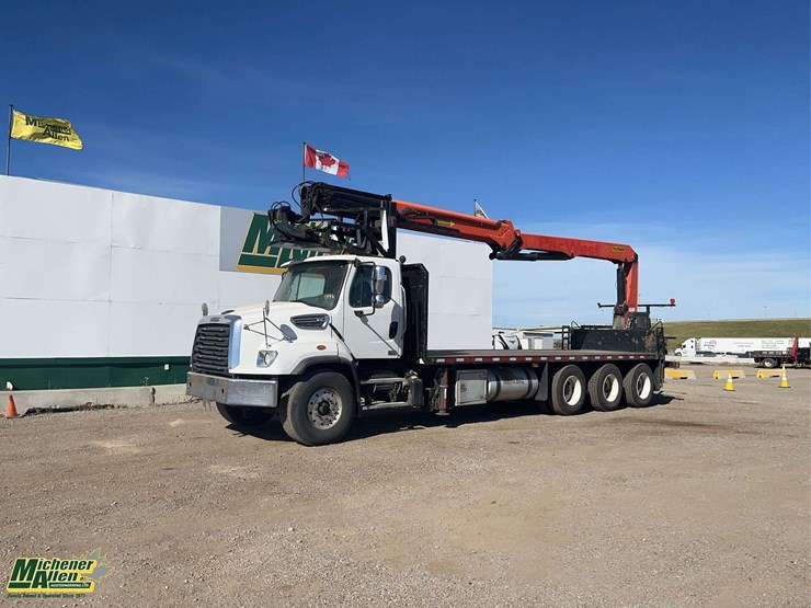 2017-freightliner-114sd-image-1
