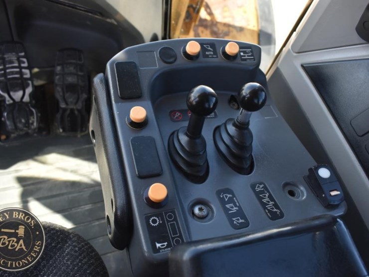 2016-caterpillar-982m-image-18