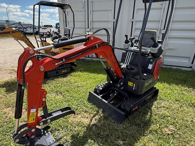 #602-•-2025-cfg-industrial-mx15r-hydraulic-track-type-mini-excavator-image-8