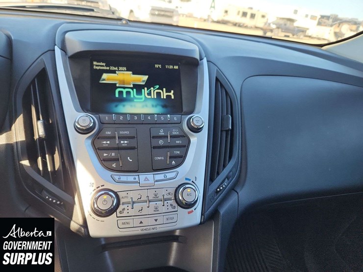 2015-chevrolet-equinox-lt-image-10