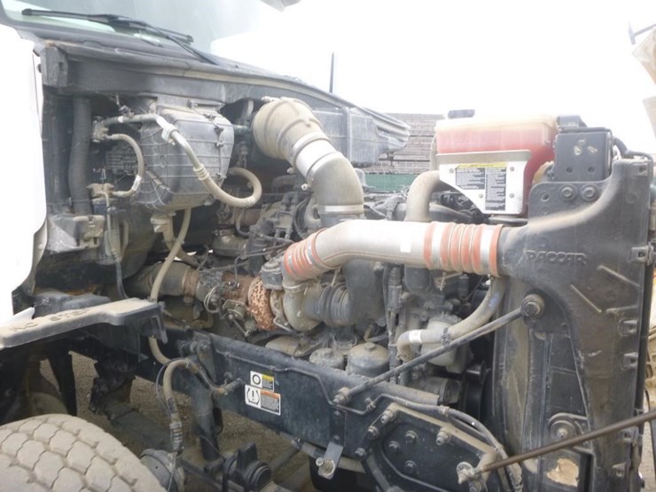 2019-peterbilt-567-image-21