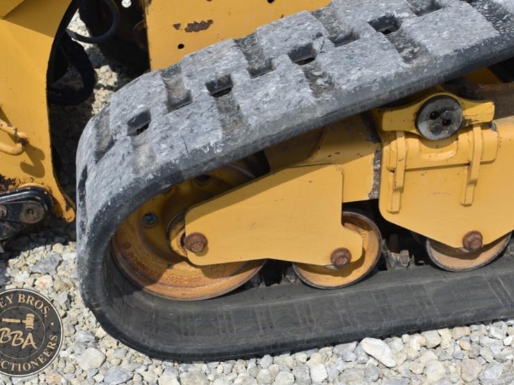 2020-caterpillar-299d3-image-28