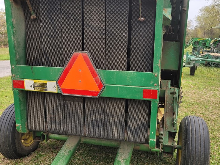 john-deere-335-image-2