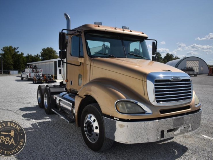 2003-freightliner-columbia-120-image-18