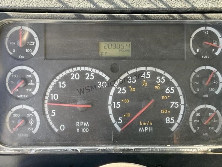 2003-freightliner-fl112-image-19