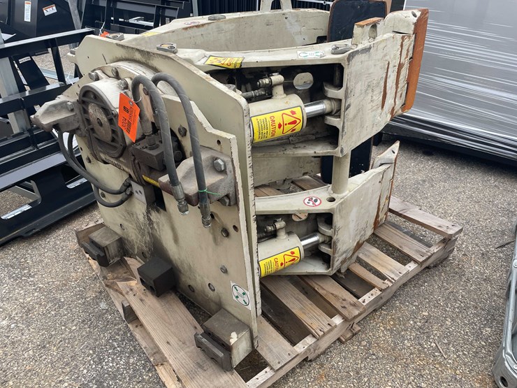 #3004-•-cascade-forklift-roll-clamp-attachment-(o8)-image-1