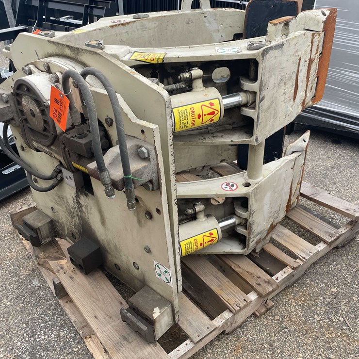 #3004 • Cascade Forklift Roll Clamp Attachment (O8)