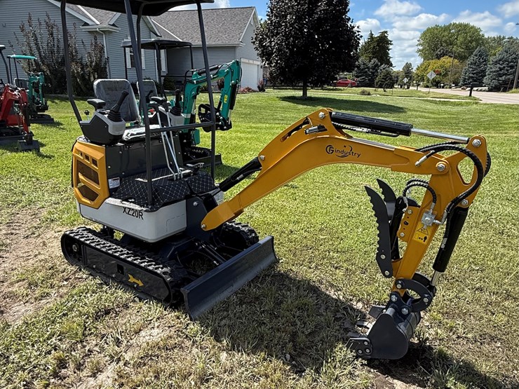 #609-•-2025-cfg-industrial-xz20r-hydraulic-track-type-mini-excavator-image-1