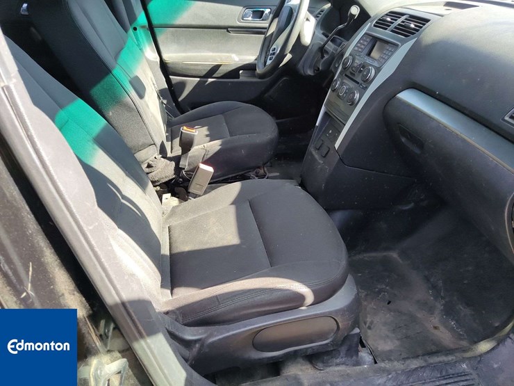 2015-ford-explorer-image-17