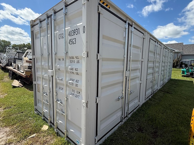 #600-•-40-ft.-steel-shipping-container-image-2