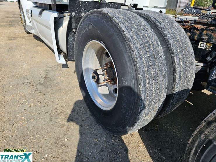 2019-peterbilt-579-image-35