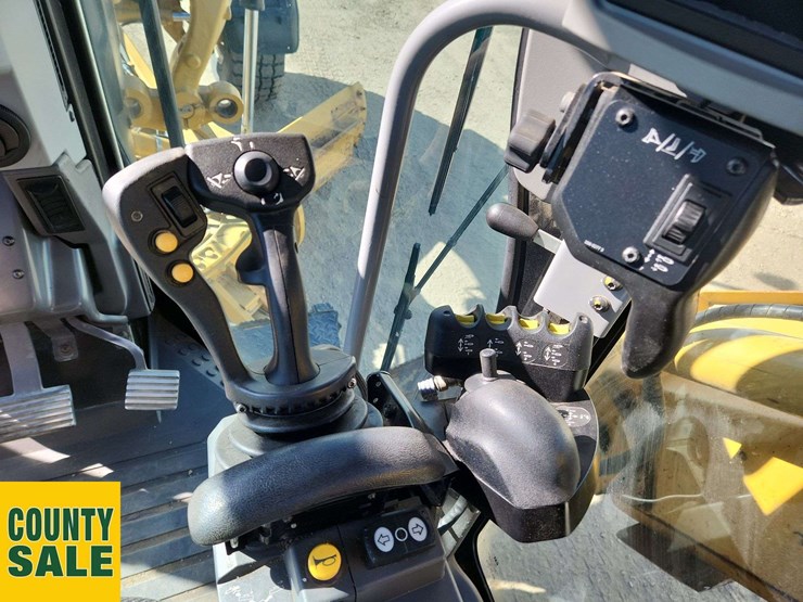 2020-caterpillar-150-awd-image-44