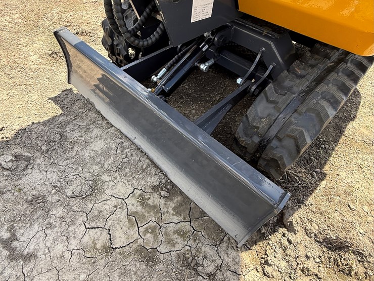 #607-•-2025-cfg-industrial-qk18r-hydraulic-track-type-mini-excavator-image-13