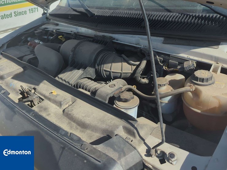 2012-ford-cargo-image-27