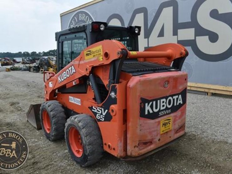 2017-kubota-ssv65-image-13