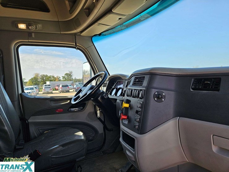 2019-peterbilt-579-image-19