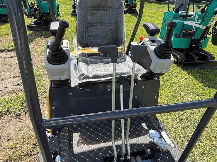 #609-•-2025-cfg-industrial-xz20r-hydraulic-track-type-mini-excavator-image-5