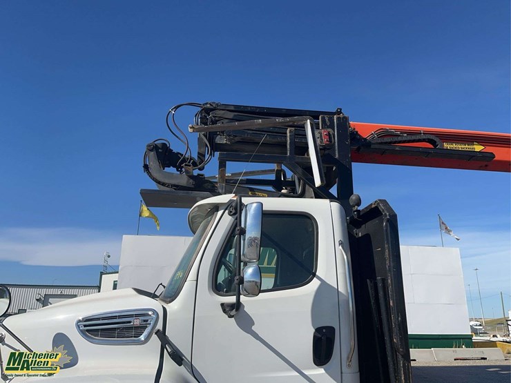 2017-freightliner-114sd-image-16