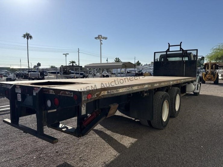 2005-freightliner-m2-f/b-image-5