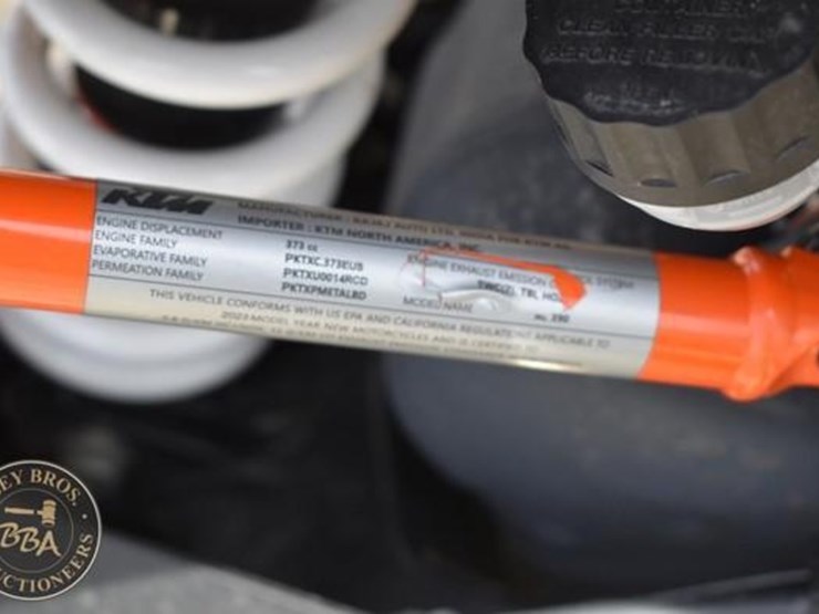 2024-ktm-rc390-37974-image-11