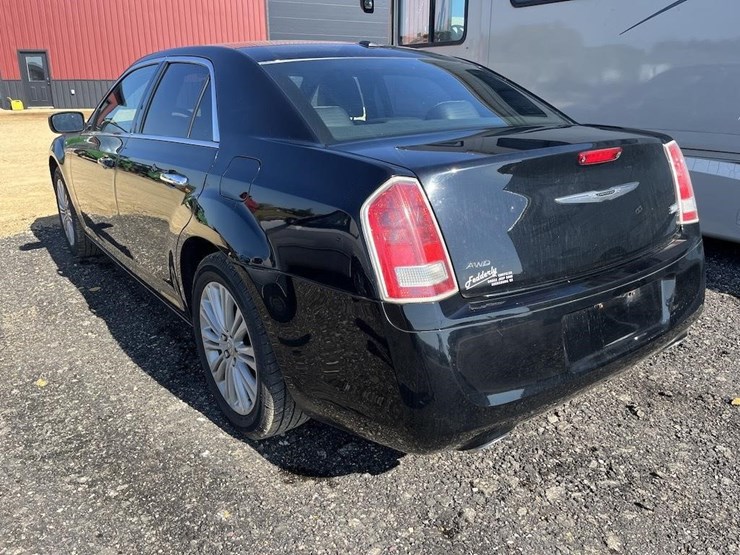 2012-chrysler-300-s-image-2