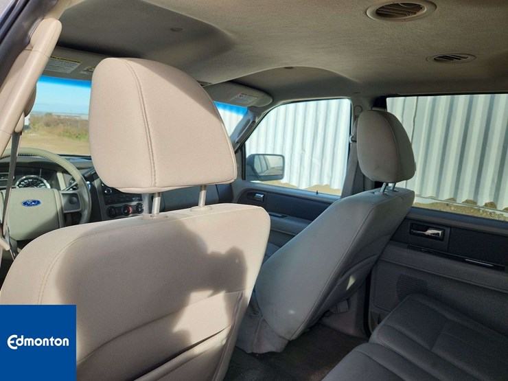2011-ford-expedition-image-16