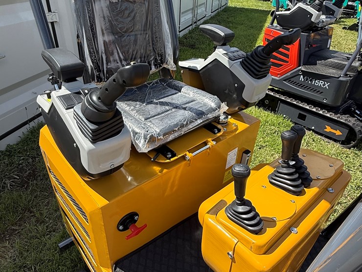 #601-•-2025-cfg-industrial-mx12r-hydraulic-track-type-mini-excavator-image-4