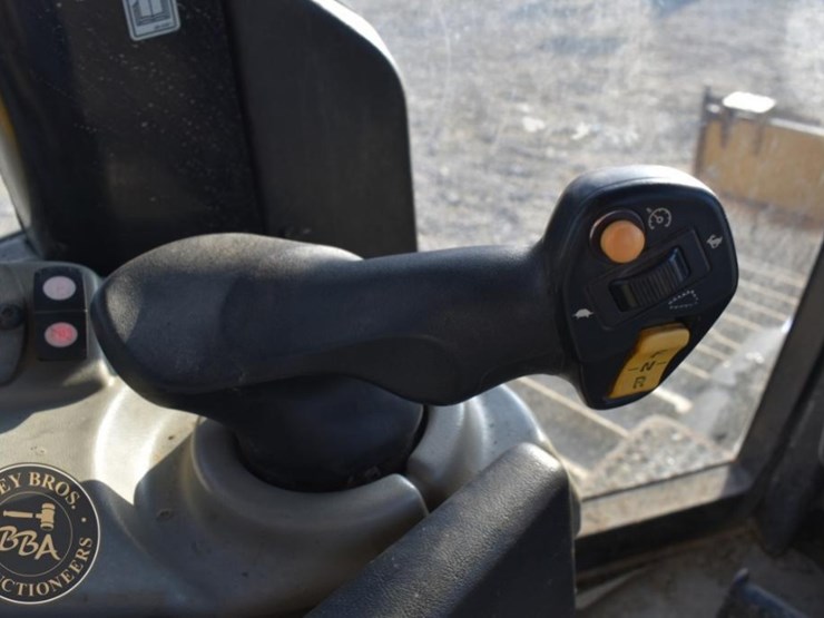 2020-caterpillar-d6n-lgp-image-11