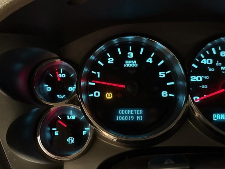 2010-chevrolet-silverado-2500hd-image-19