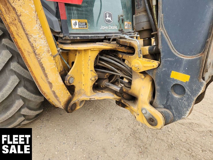 2015-deere-410l-image-34