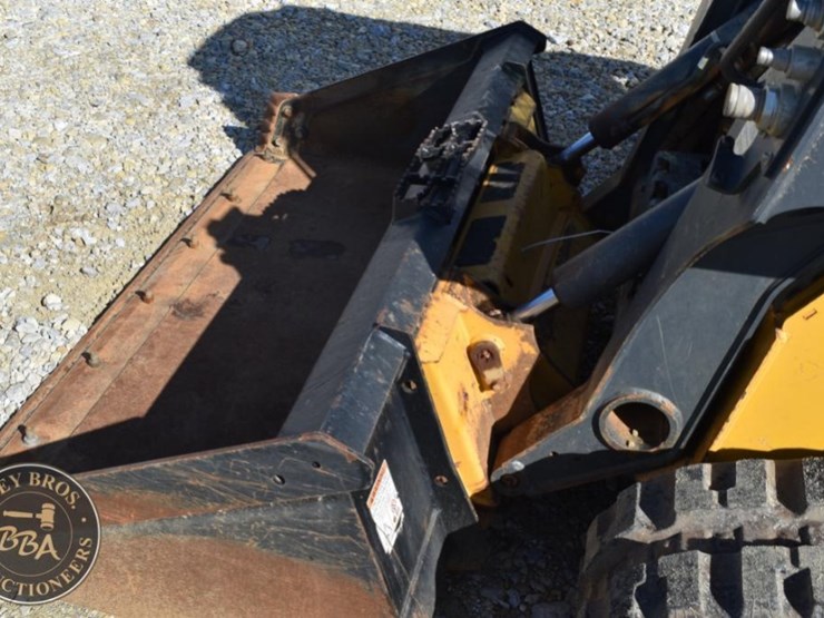 2021-deere-325g-image-4