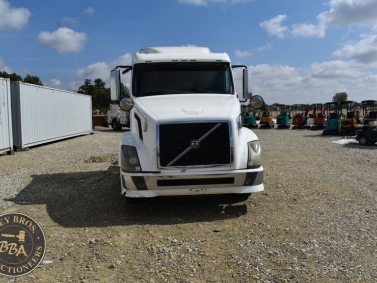 2009-volvo-vnl64t630-image-7