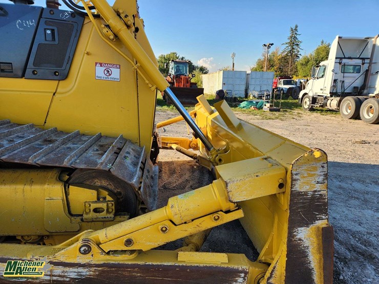 2015-komatsu-d65px-image-40