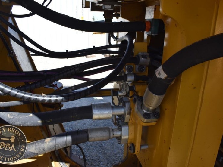 2014-caterpillar-982m-image-42