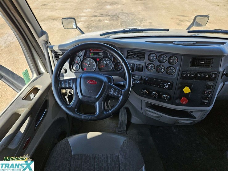 2019-peterbilt-579-image-11