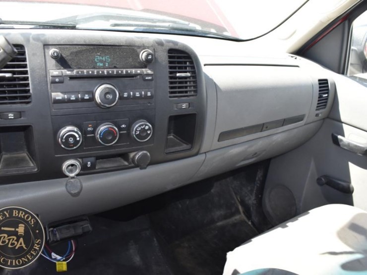 2013-chevrolet-silverado-1500-image-14