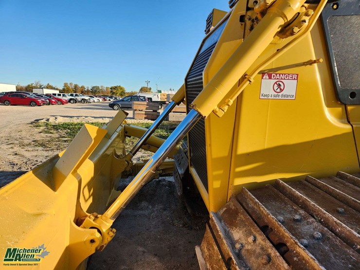 2015-komatsu-d65px-image-39