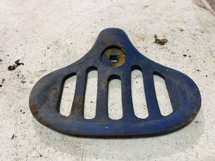 rare--deere-and-mansure-co.-cast-iron-seat-image-12